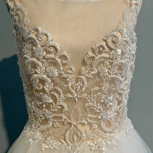 Stunning wedding gown! New with tags! - Picture 8 of 16